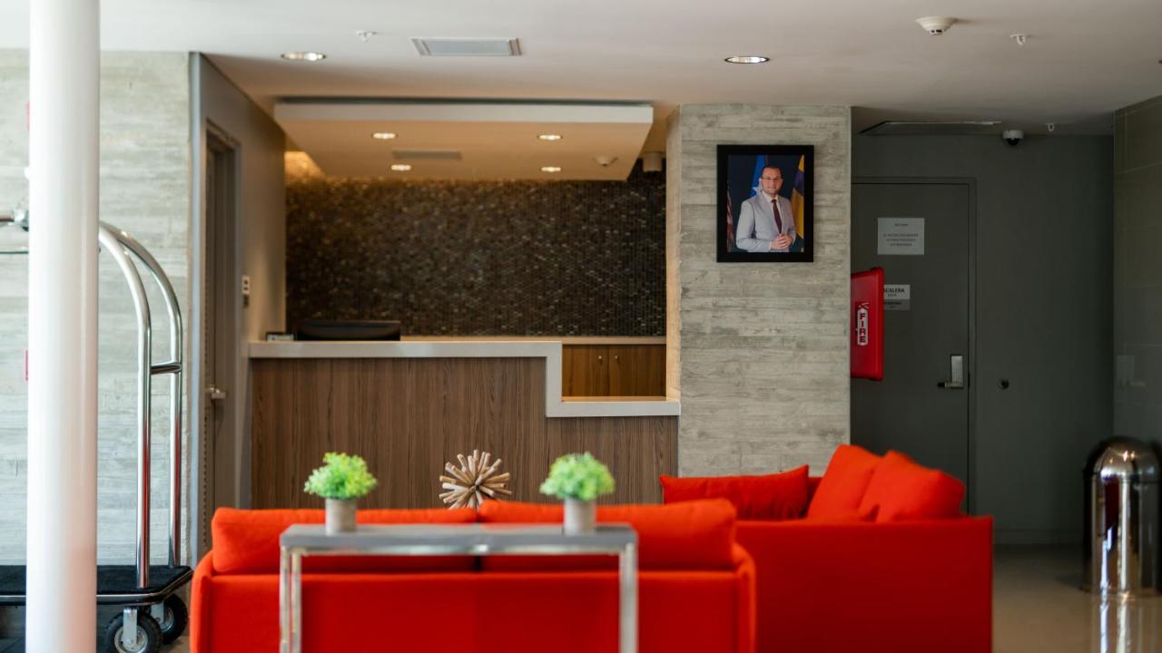 Royal Delonix Hotel Penuelas ภายนอก รูปภาพ