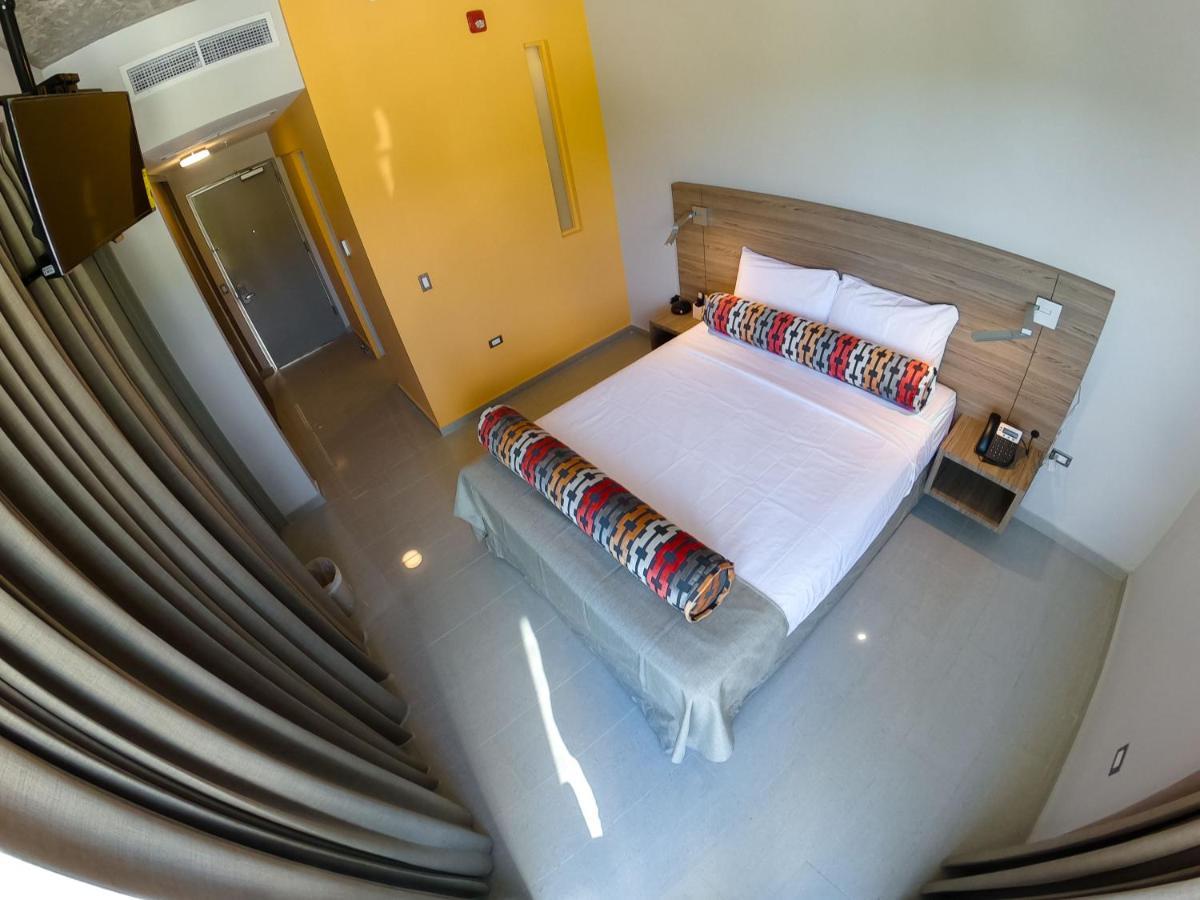 Royal Delonix Hotel Penuelas ภายนอก รูปภาพ